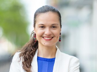 Sarah Winkler is an consultant at Wider Sense and supports strategy projects for foundations, companies and NGOs. Photo: Constanze Wenig für Wider Sense 2022
