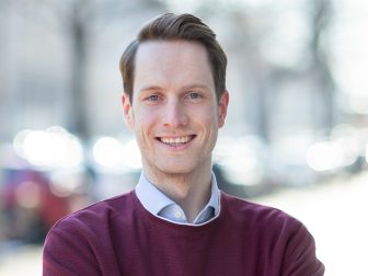 Simon Kaiser is a Consultant at Wider Sense. He advises companies and foundations on social engagement. Foto: Constanze Wenig für Wider Sense 2022
